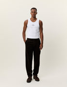 Corduroy Tapered Pantalon en velours côtelé — Les Deux — Delicioso Brown — porté, en pied | Appart 17 Bruxelles