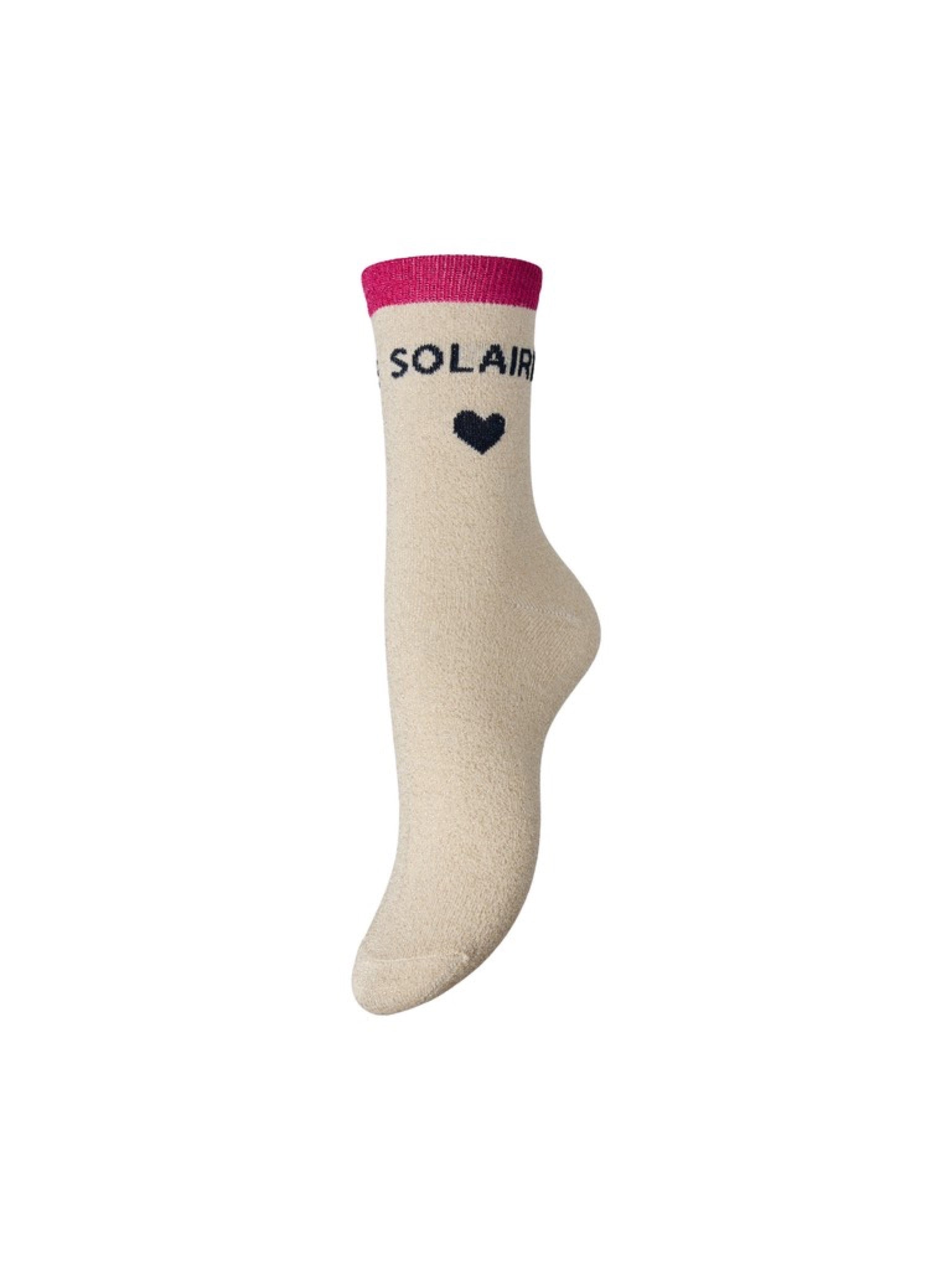 PCAMBER Chaussettes lurex côtelées à cœur brodé — Pieces — Birch Fuchsia — packshot | Appart 17 Bruxelles