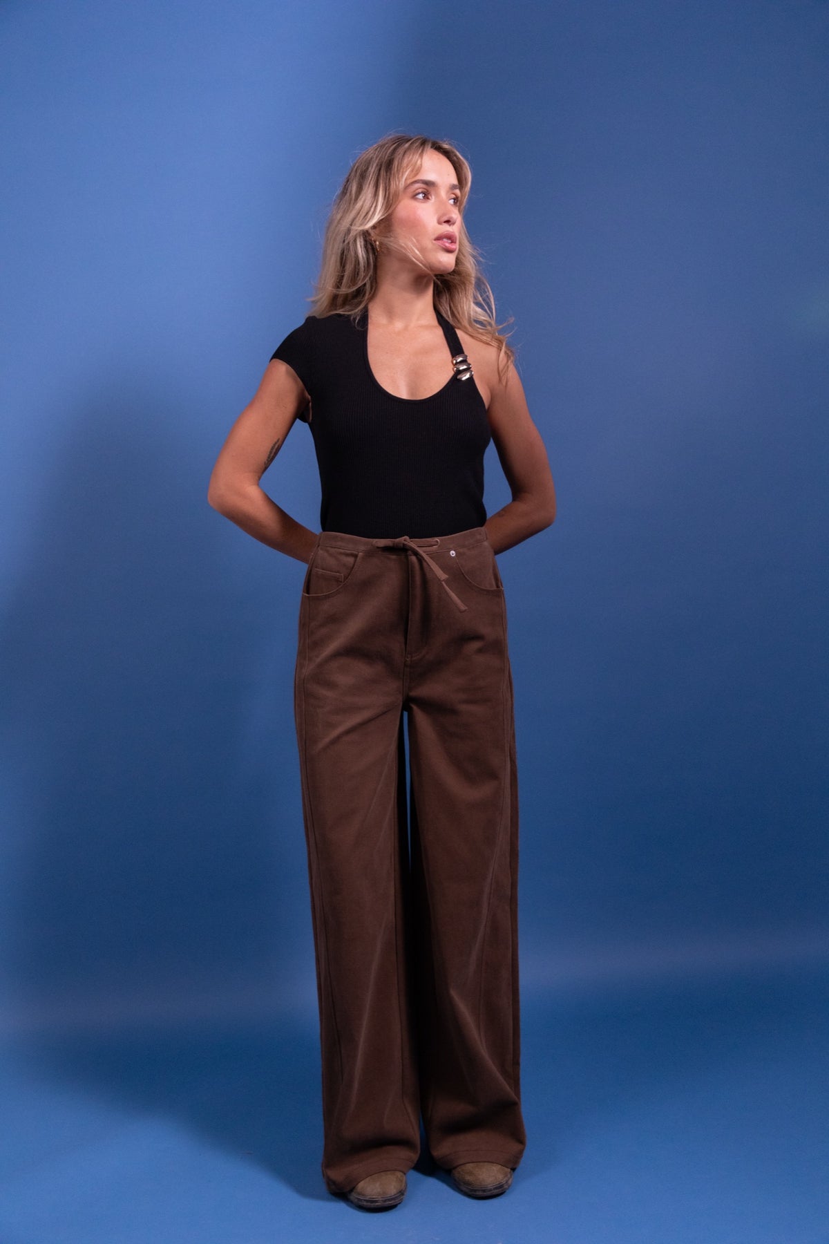 MARINETTE Top asymétrique en maille côtelée — Noir — vue 3