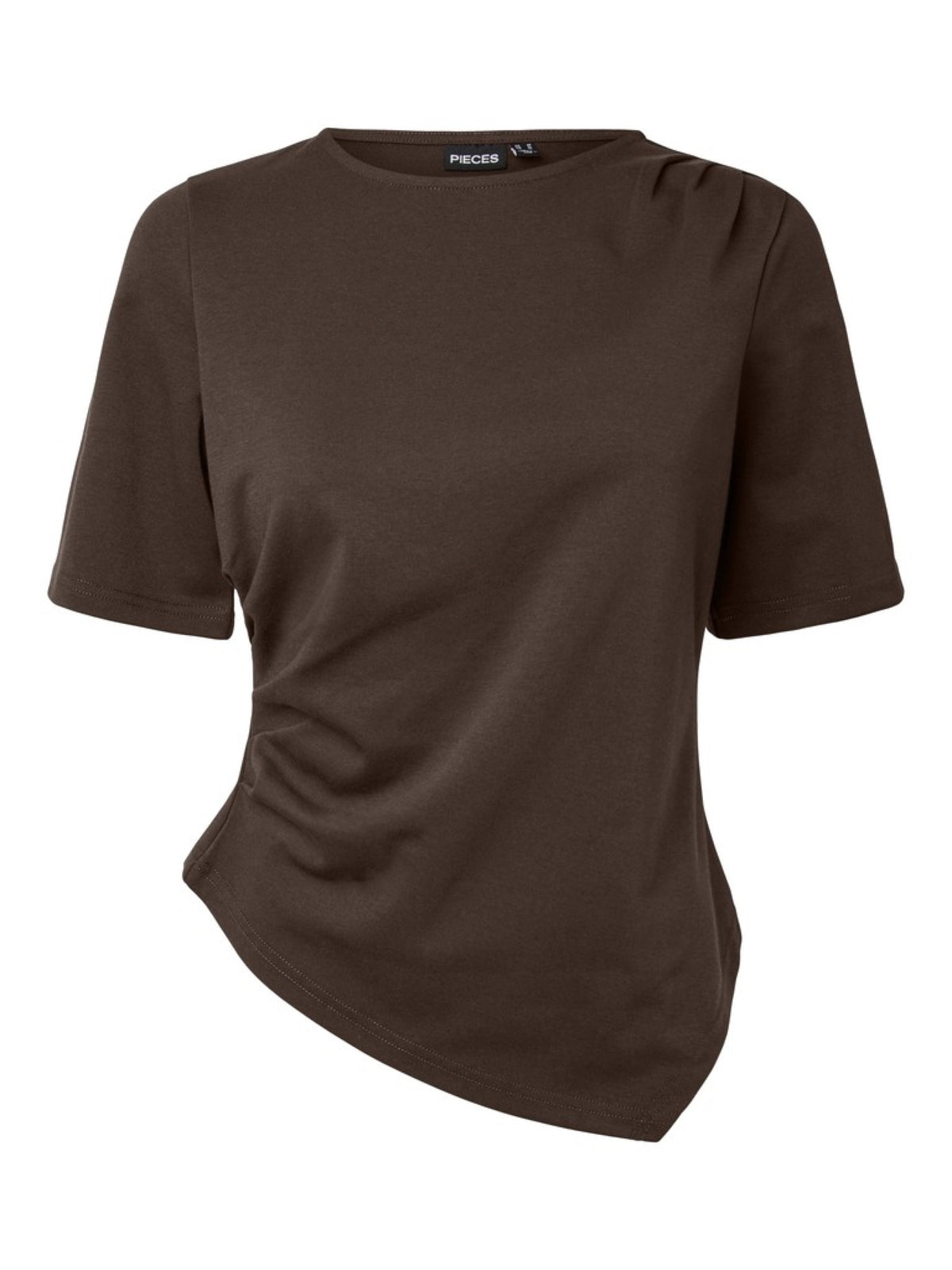 PCVICTORIA Top drapé asymétrique à manches courtes — Pieces — Hot Fudge — packshot 2 | Appart 17 Bruxelles