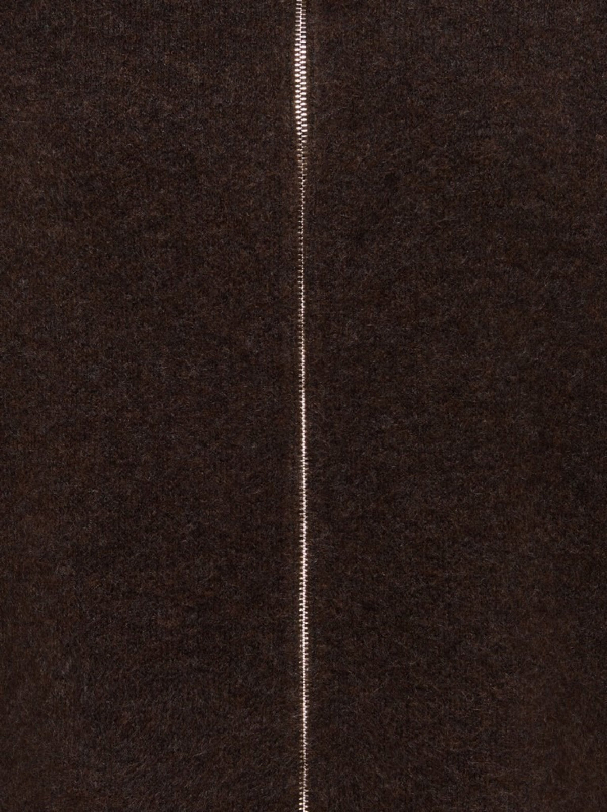 JDYZELINA Cardigan à double zip et col montant, manches longues — JDY — Chocolate Torte — détail de la maille et du zip 3 | Appart 17 Bruxelles