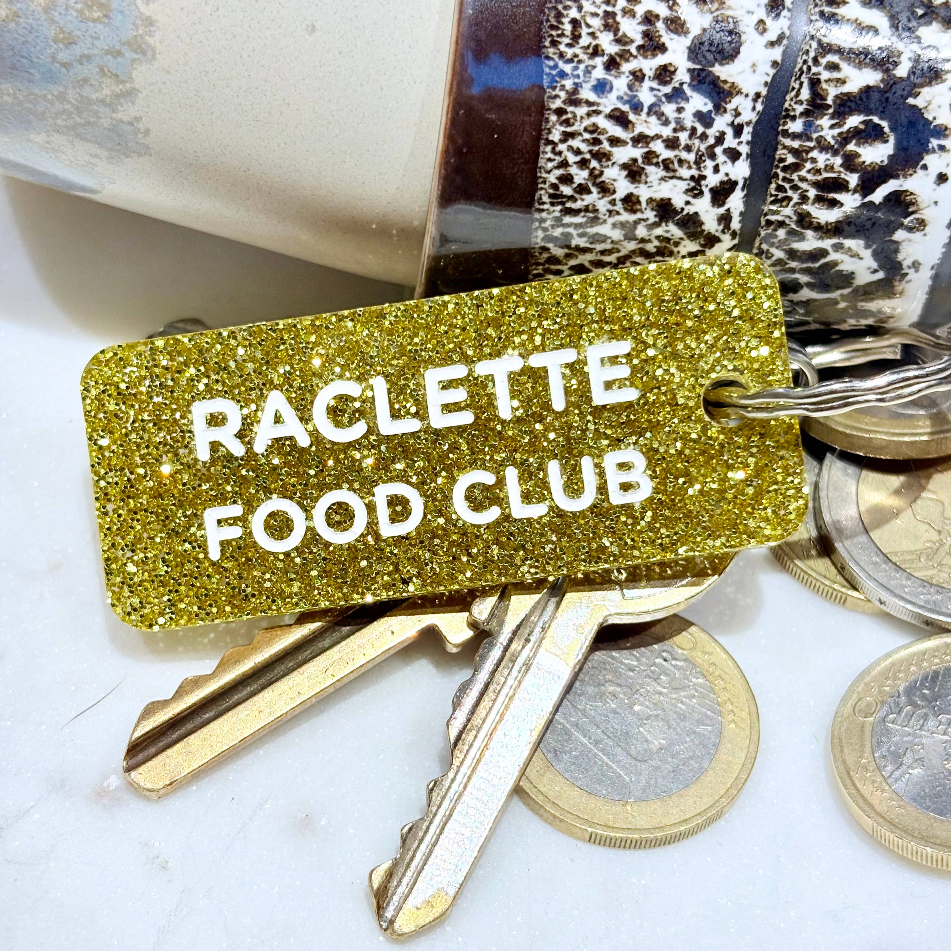 RACLETTE FOOD CLUB Porte-clés à paillettes Plus de Love: Or — Appart 17 Bruxelles