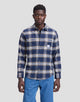WORKWEAR Surchemise 2.0 en flanelle de coton régénératif — Lee — Insignia Blue — porté | Appart 17 Bruxelles