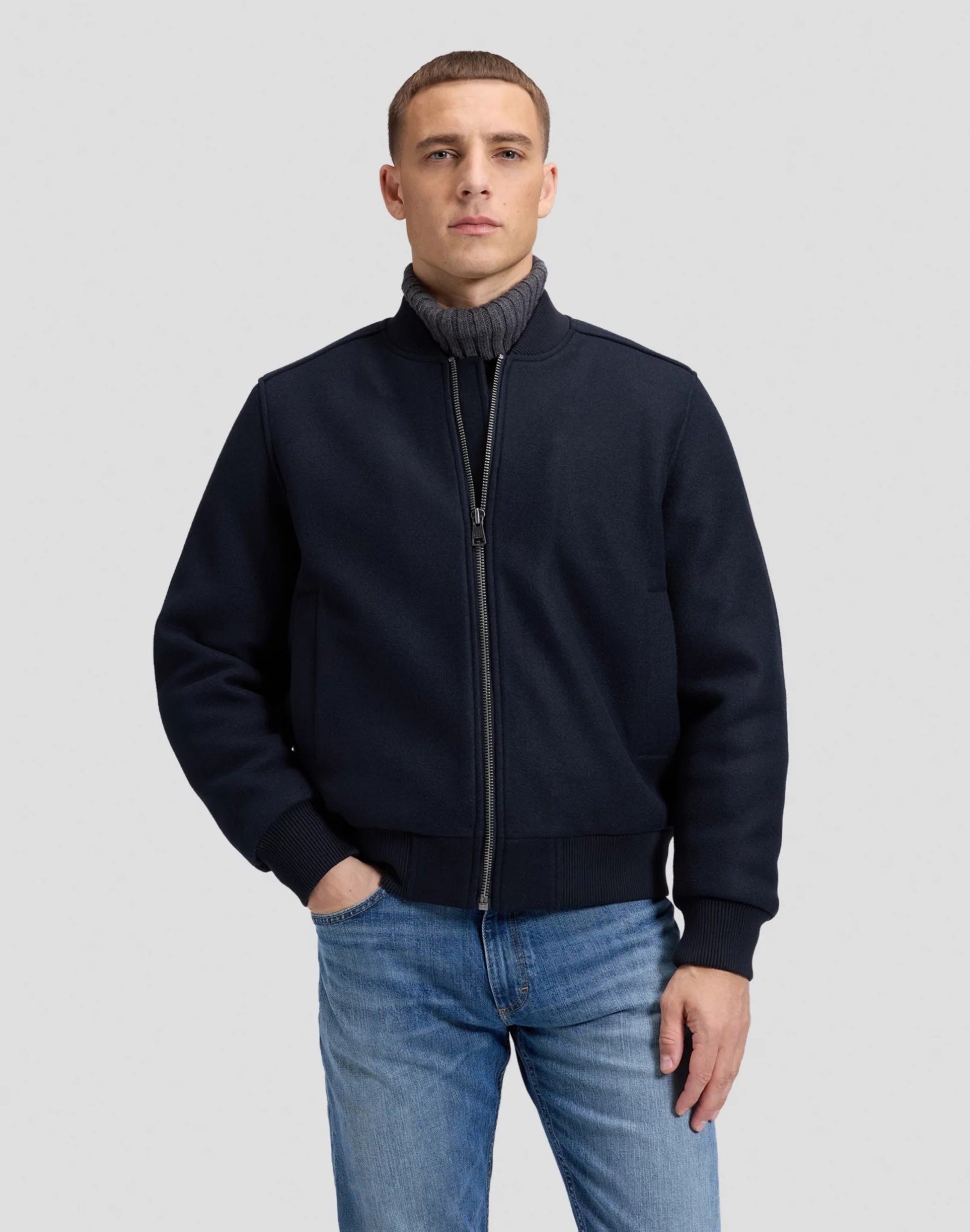 WOOL BOMBER Blouson zippé en laine mélangée, bords-côtes — Lee — Black — porté, de face, zippé | Appart 17 Bruxelles