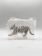 Savon surprise à figurine animal — Ludi Soap — Bébé tigre blanc — packshot | Appart 17 Bruxelles
