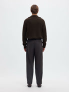 SLMPIM Pull demi-zip en coton bio, col montant — Selected Homme — Delicioso — porté, de dos, en pied | Appart 17 Bruxelles