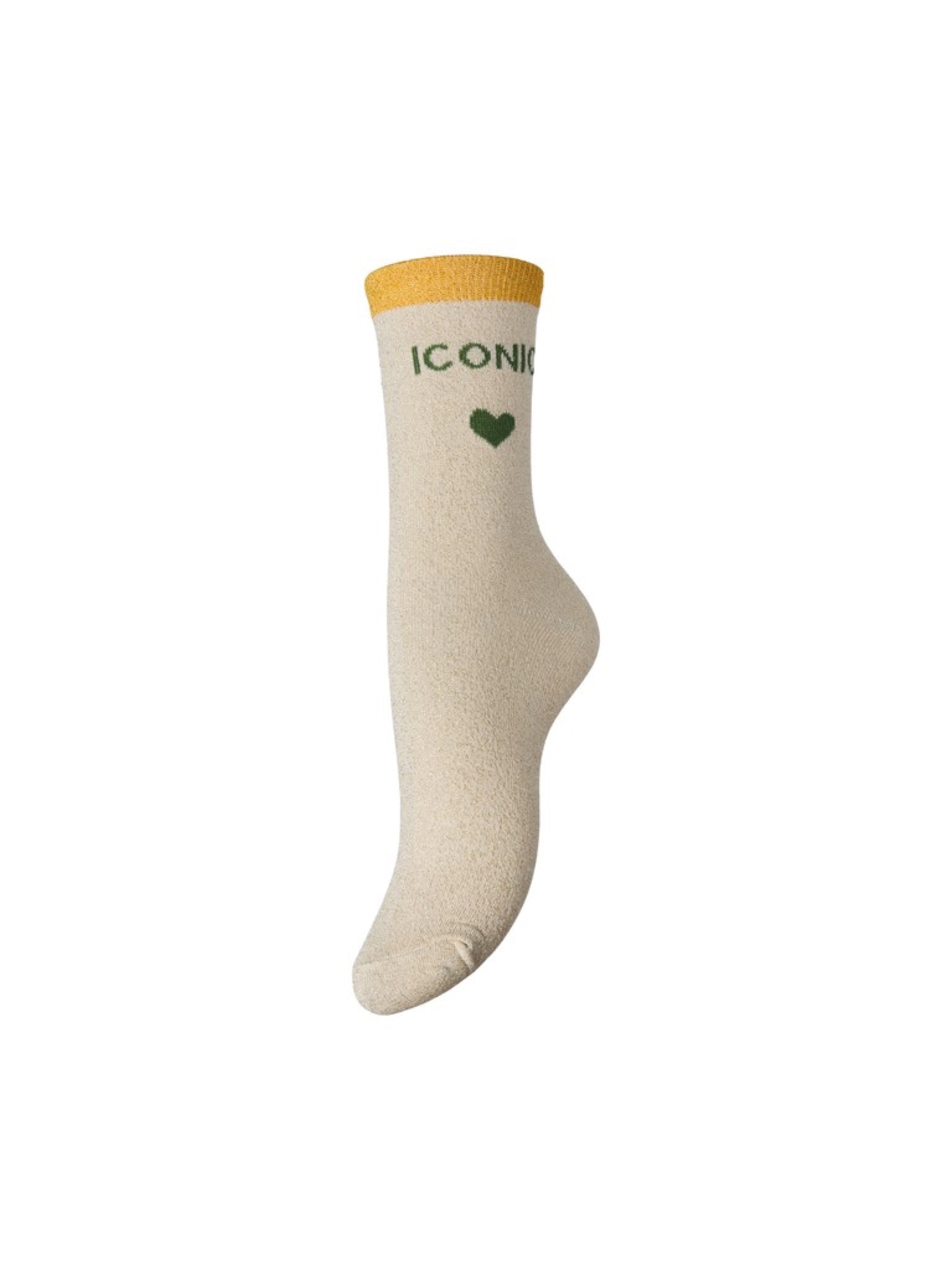 PCAMBER Chaussettes lurex côtelées à cœur brodé — Pieces — Birch Chai Tea — packshot | Appart 17 Bruxelles