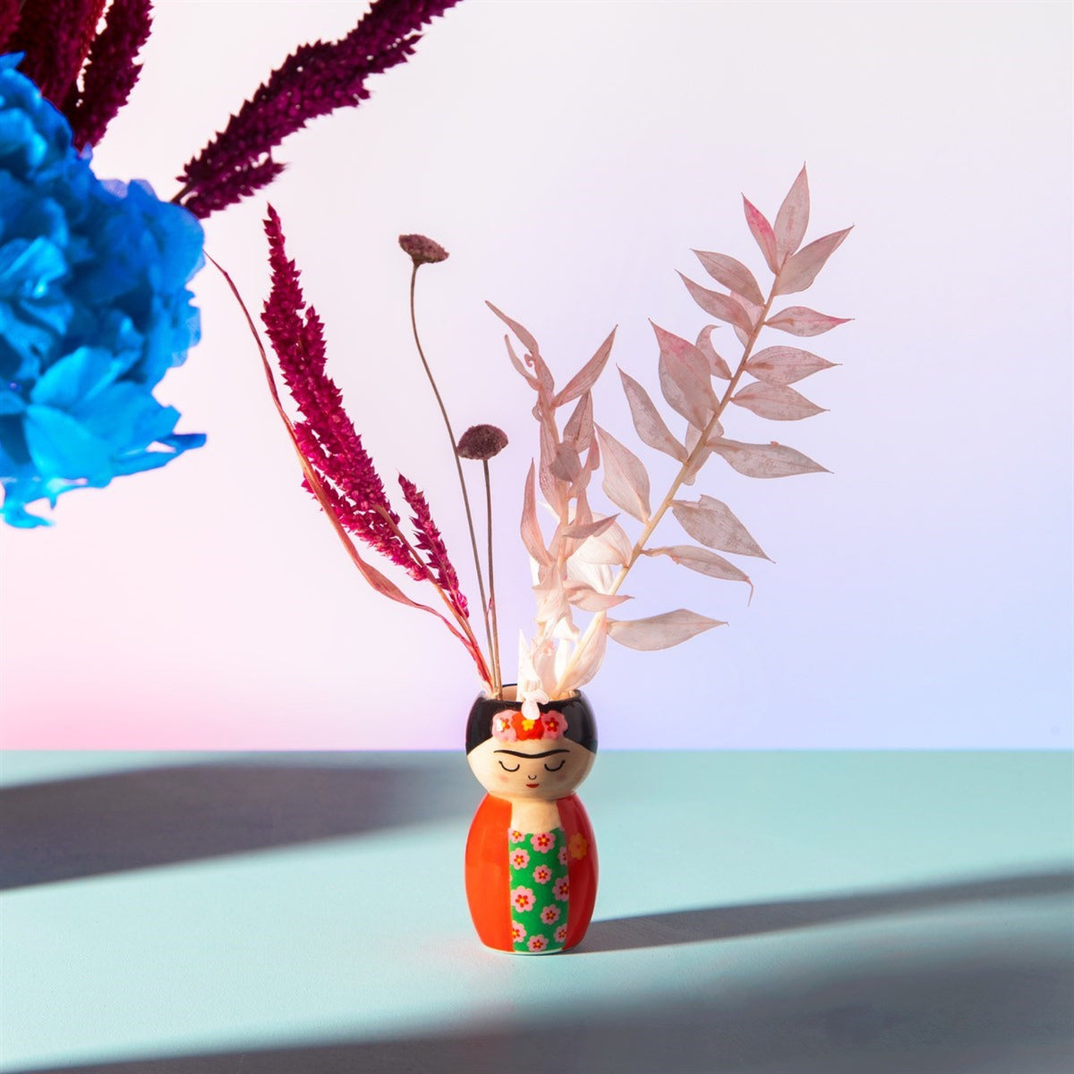 Mini vase soliflore Frida Kahlo — Sass & Belle Europe — Multicolore — en situation 3 | Appart 17 Bruxelles