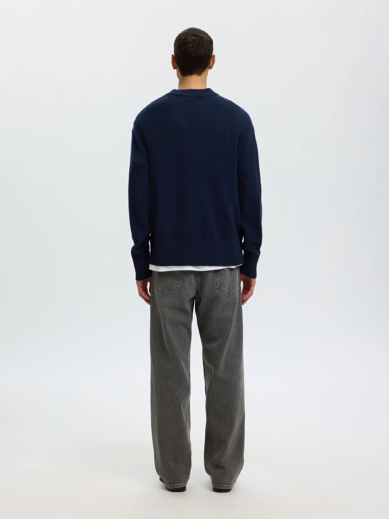 CALLE Pull laine & cachemire — Selected Homme — Navy Blazer — porté, vue de dos | Appart 17 Bruxelles
