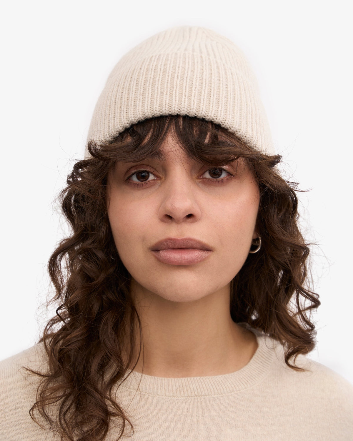 Colorful Standard Merino Wool Beanie Bonnet laine mérinos recyclée — Colorful Standard — Ivory White — porté, vue de face | Appart 17 Bruxelles