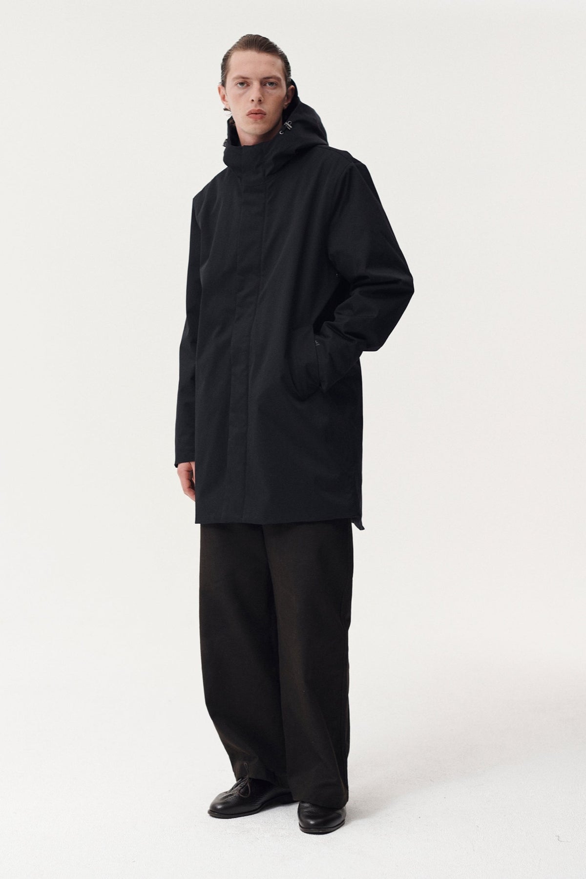 TERROR WEATHER Parka imperméable isolée MEIDA 150 g — Welter Shelter — Black — porté | Appart 17 Bruxelles