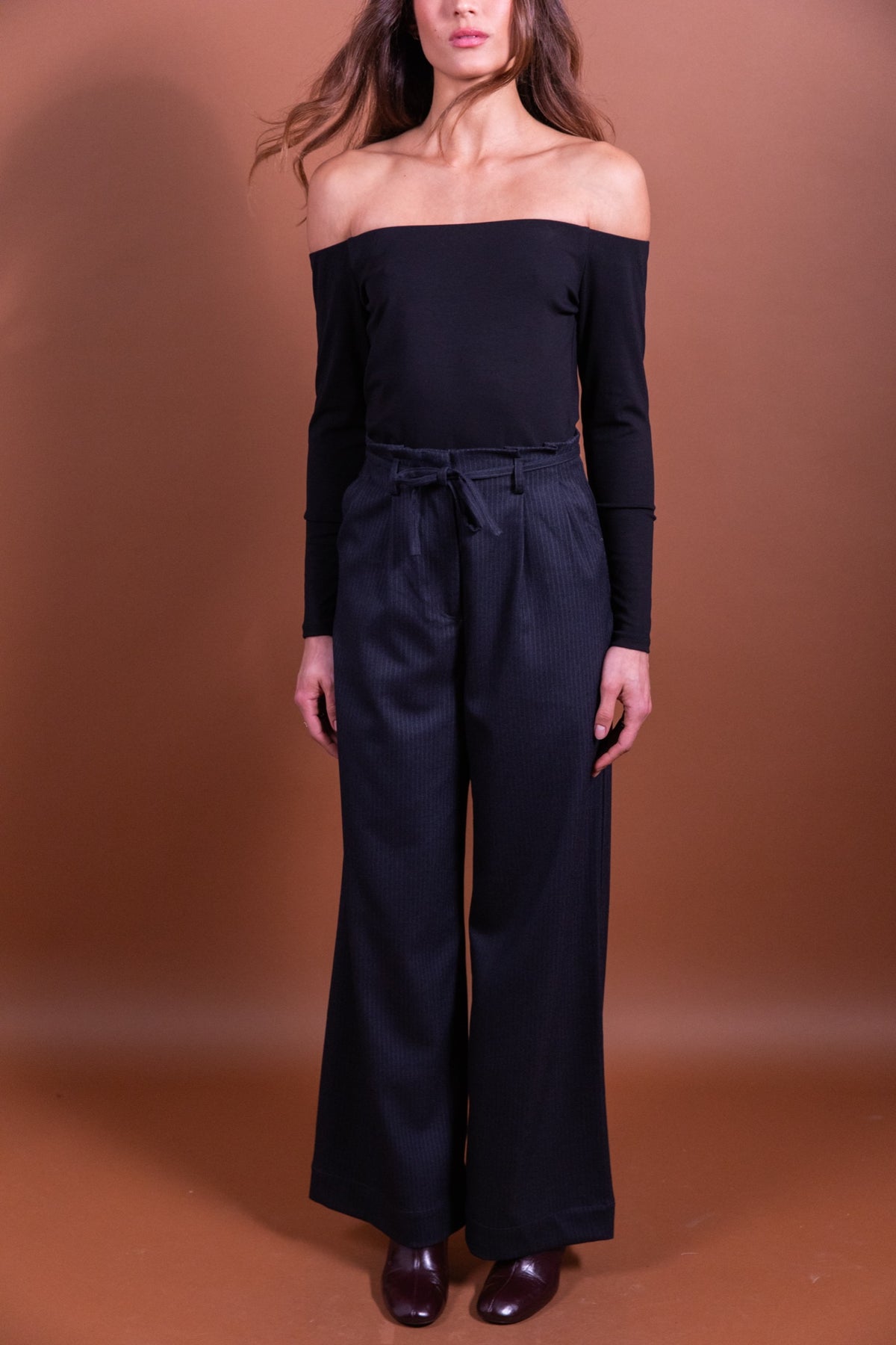 PLUME Pantalon large à pinces et ceinture à nouer — Rayures Tennis — vue 2