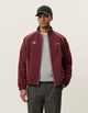 Seersucker Track Jacket Veste zippée de survêtement à passepoils — Les Deux — Chocolate Truffle Red — porté, de face | Appart 17 Bruxelles