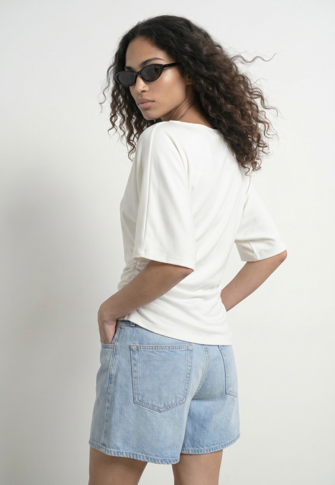 Top drapé manches courtes Blanc – HYPEDROP | Appart 17