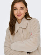 JDYMACY Veste courte en fausse fourrure Moonbeam – JDY | Appart 17