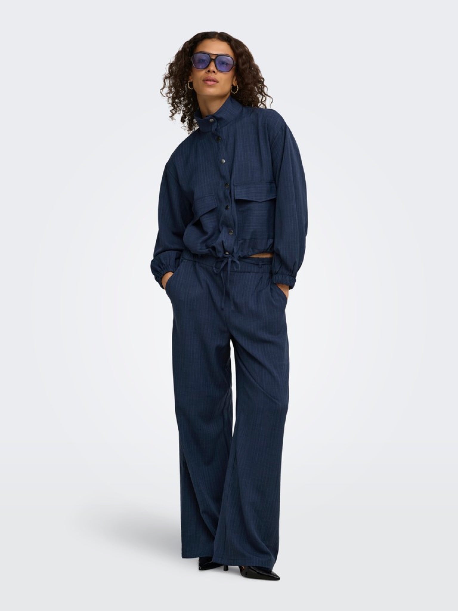 JDYVESTA Pantalon de tailleur — Navy rayé | Appart 17