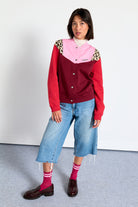 Perpéte Cardigan Jennifer rouge — vue 2 — Perpéte | Appart 17 Bruxelles