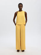 SLFLAURA Pantalon taille haute fendu Ochre – Selected Femme | Appart 17