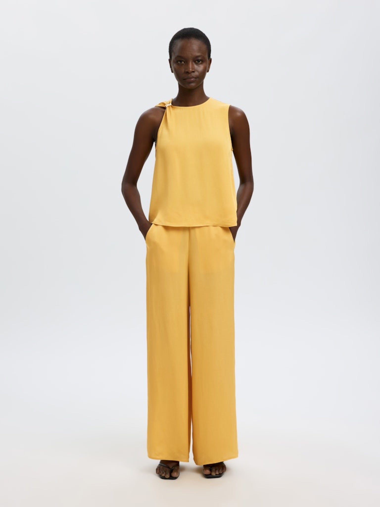 SLFLAURA Top sans manches à finitions Ochre – Selected Femme | Appart 17