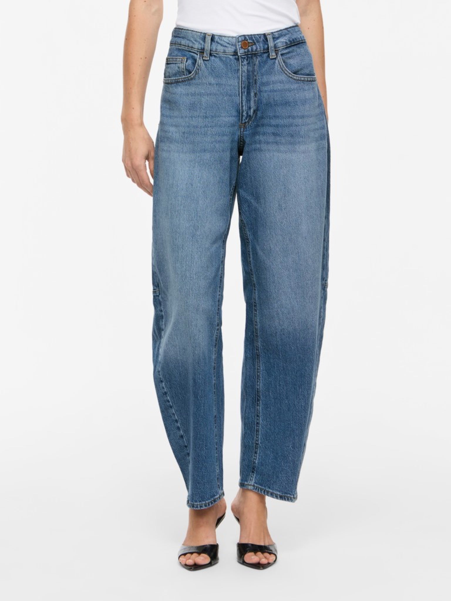 VIBRADY Jean — Medium Blue Denim Wash 009 & Black Denim Wash 501 | Appart 17