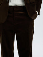 SLMREG-ENZO Pantalon en velours côtelé de coton bio — Selected Homme — Delicioso — porté, détail 5 | Appart 17 Bruxelles