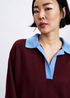 KAIMON Pull-polo oversize en maille, col chemise contrastant — FRNCH — Figue — porté, détail du col 4 | Appart 17 Bruxelles