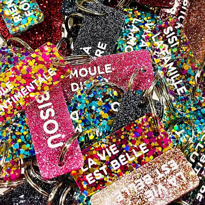 I LOVE YOU BEAUCOUP Porte-clés à paillettes Plus de Love: Fuchsia / Or — Appart 17 Bruxelles