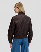 RELAXED BOMBER Blouson en nylon mi-brillant, doublure matelassée — Lee — Chocolate Torte — porté, de dos 2 | Appart 17 Bruxelles