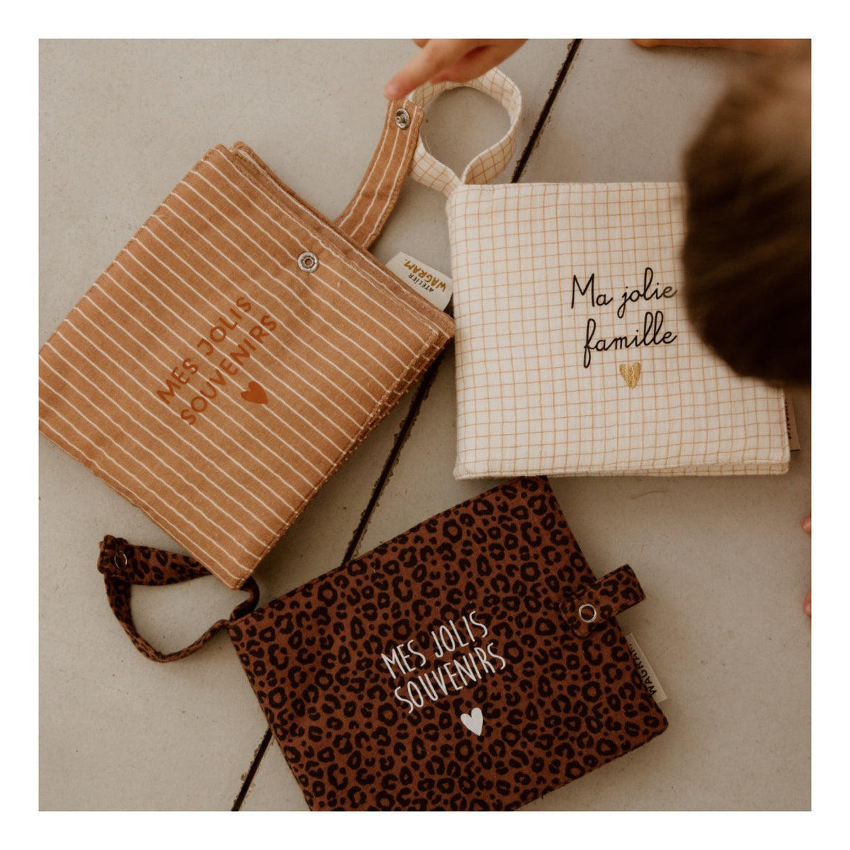 Mini album photo en gaze de coton brodé — Atelier Wagram — Petits carreaux « Mes jolies souvenirs » — autre vue 2 | Appart 17 Bruxelles