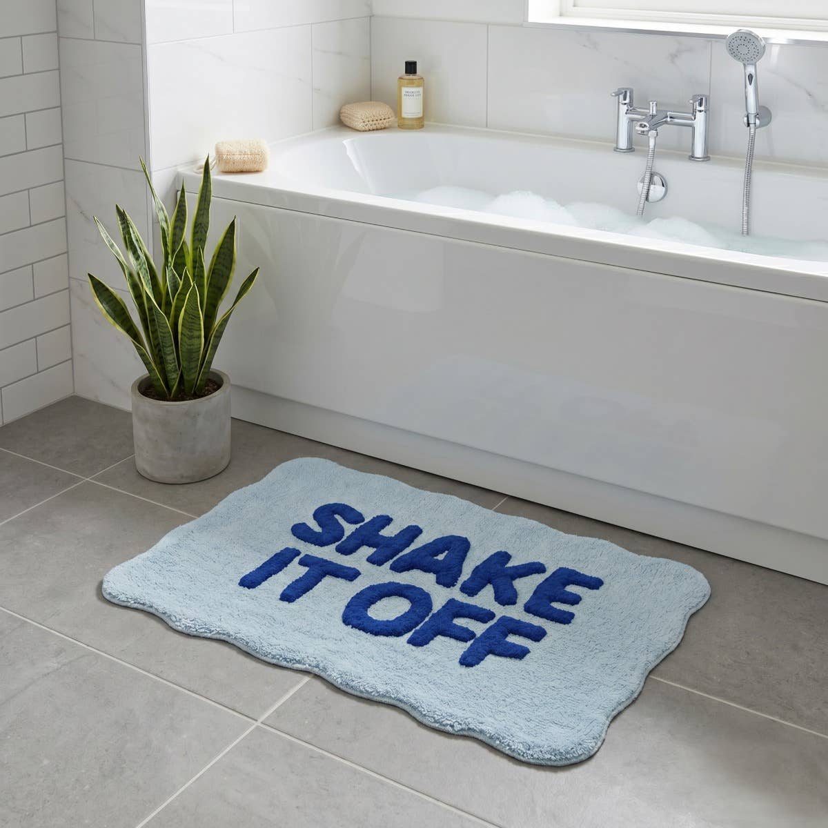 Tapis de bain « Shake It Off » festonné — Bleu — vue 6, Bleu clair & bleu foncé | Appart 17
