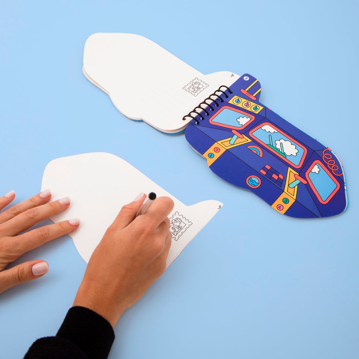 Carnet multi-activités à stickers, dès 4 ans — OMY — Vroom — autre vue 3 | Appart 17 Bruxelles