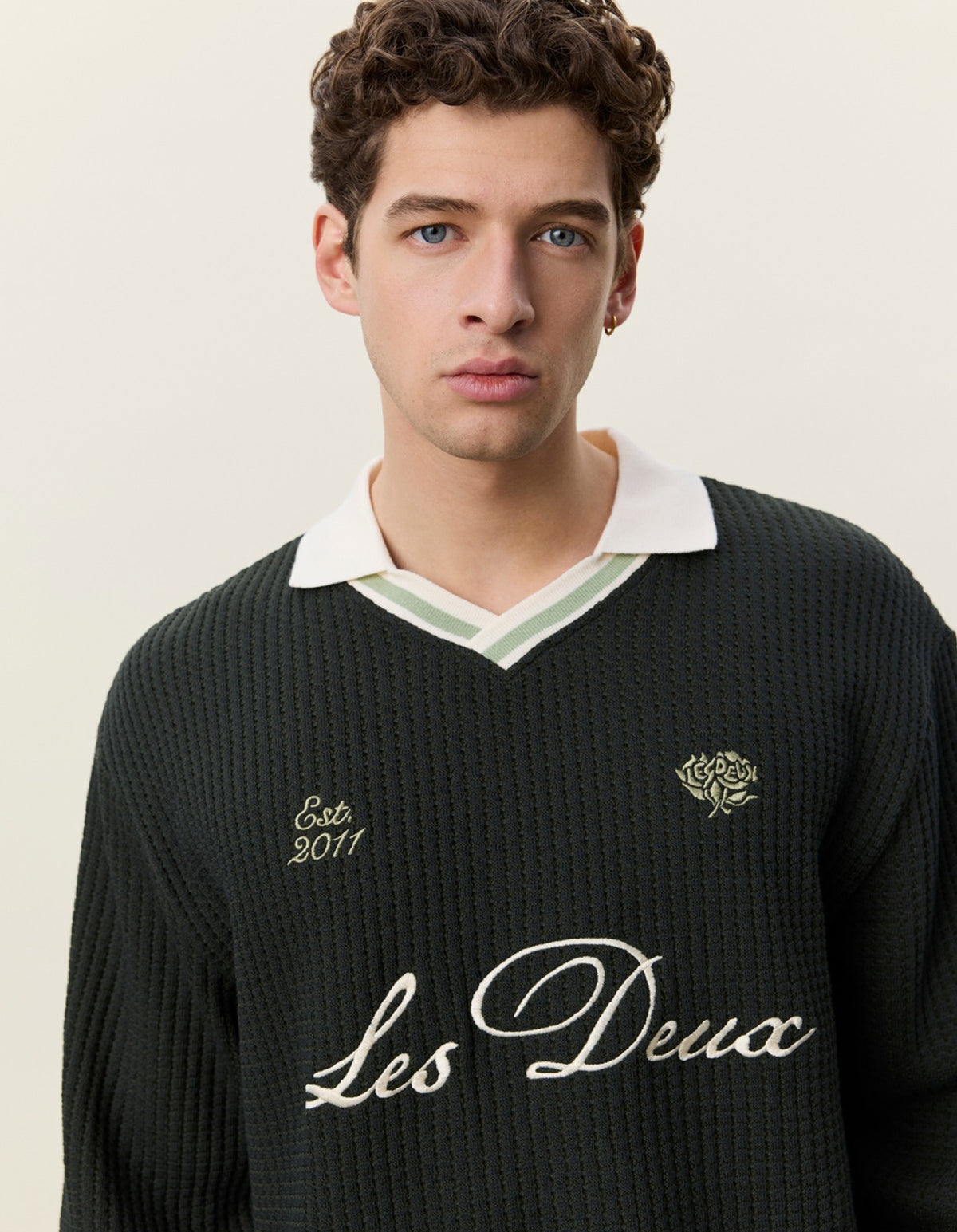 Waffle LS Football Jersey Maillot gaufré à manches longues — Les Deux — Rosin Green — porté, détail 3 | Appart 17 Bruxelles