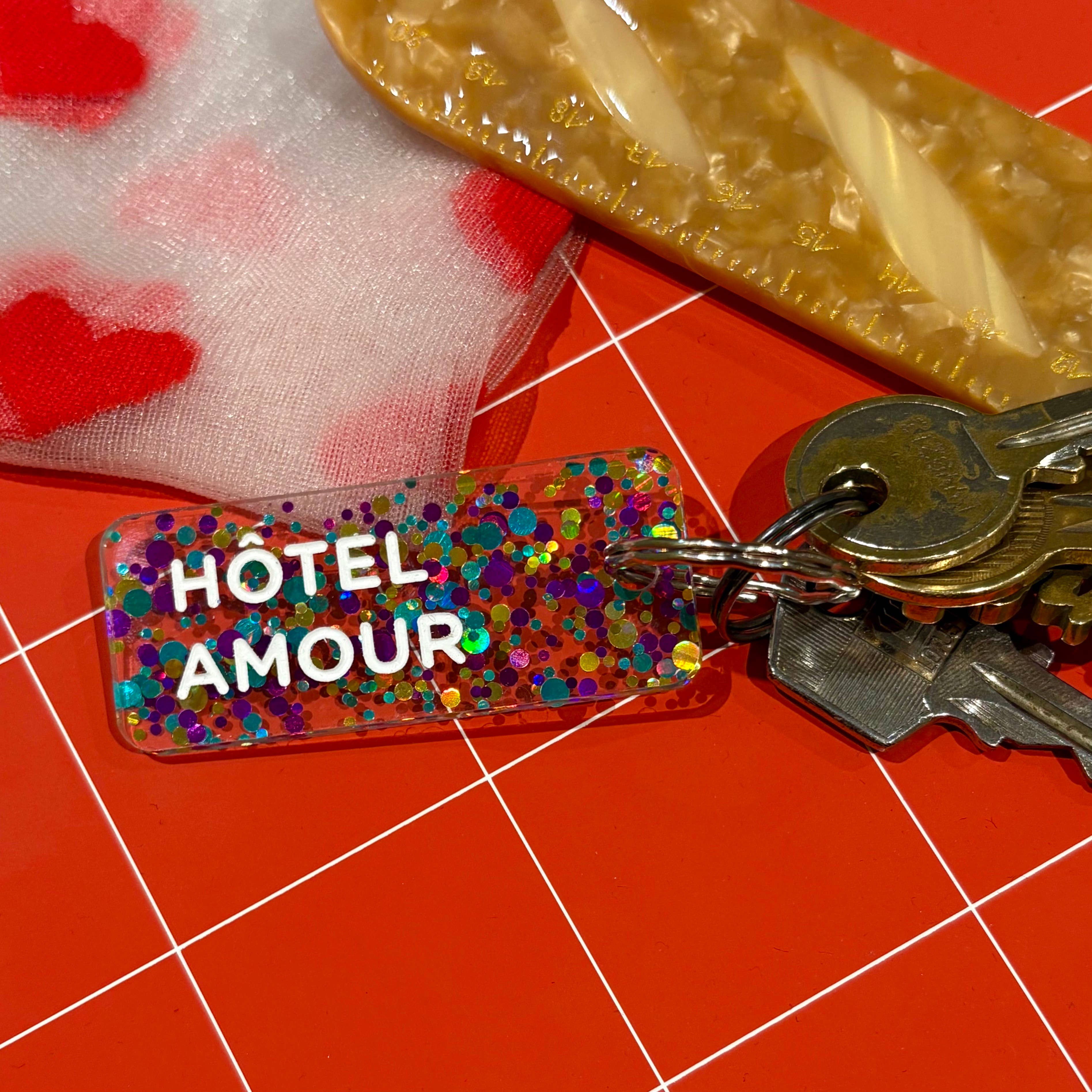 HOTEL AMOUR Porte-clés à paillettes Plus de Love: Fuchsia — Appart 17 Bruxelles