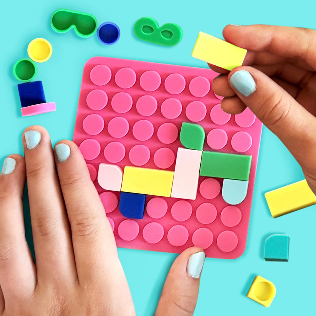 Silipop Pocket, jeu de mosaïque en silicone — SuperPetit — Rose — packshot | Appart 17 Bruxelles