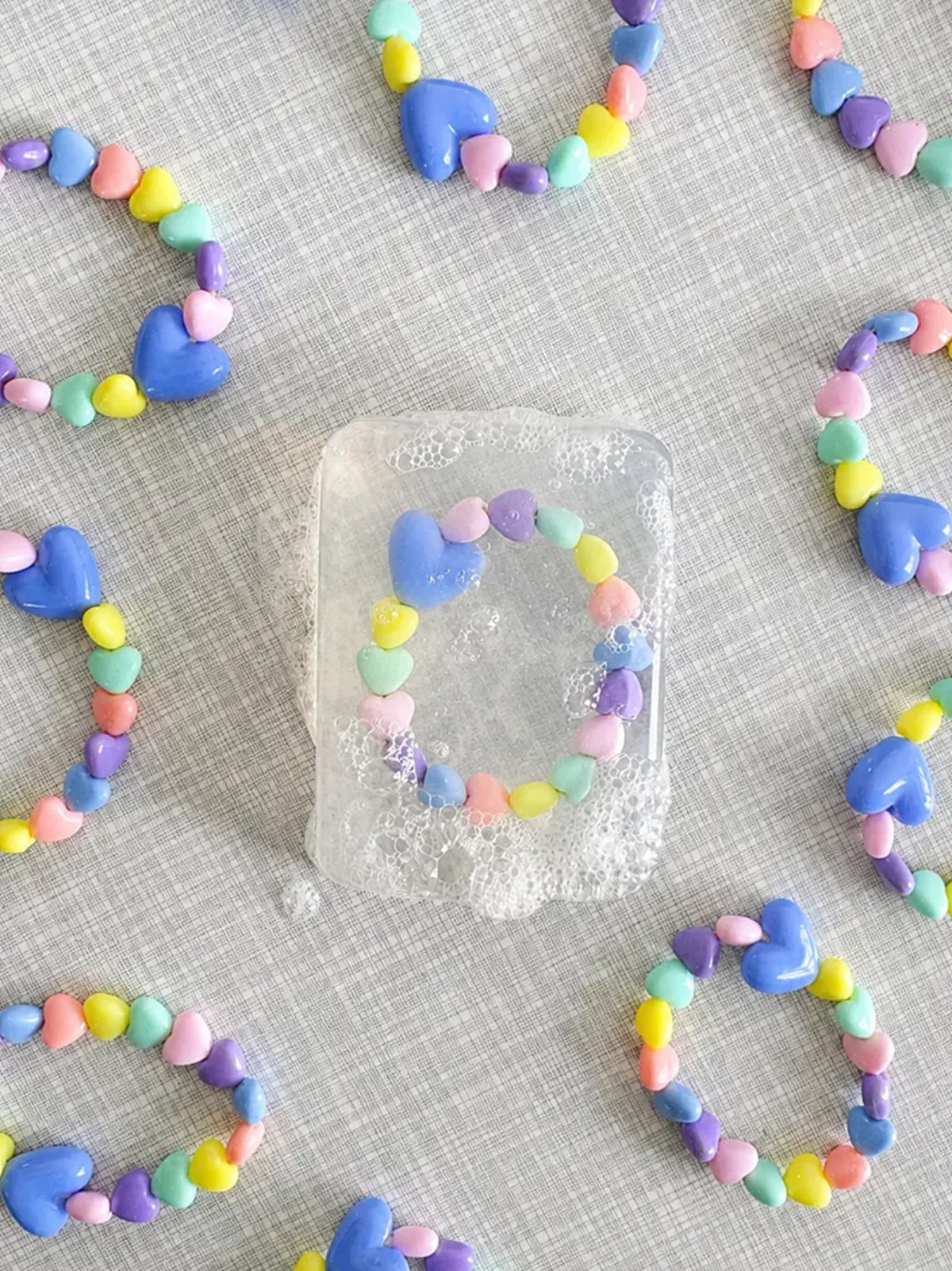 Savon surprise bracelet de perles Gaga × Ludi Soap — Ludi Soap — Arc-en-ciel — packshot | Appart 17 Bruxelles