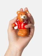 Salière et poivrière oursons Teddy en céramique — DOIY — Caramel — en main 3 | Appart 17 Bruxelles