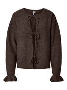 PCSALLY Cardigan réversible à nouer et poignets volantés — Pieces — Hot Fudge Melange — packshot | Appart 17 Bruxelles