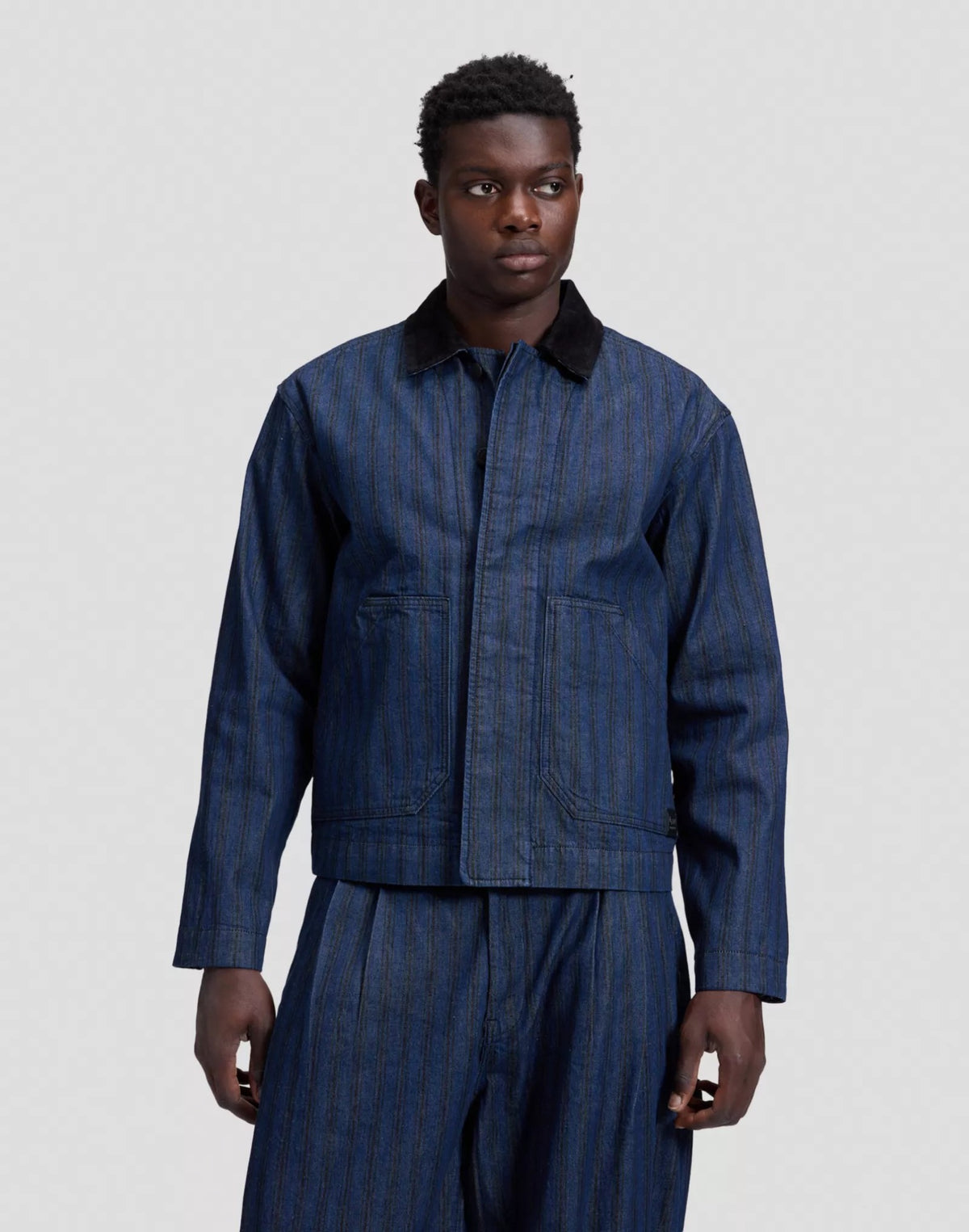 UTILITY Veste workwear en denim, col velours côtelé — Lee — Hickory Rinse — porté | Appart 17 Bruxelles