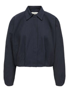 JDYMEGAN Veste-chemise blouson à fines rayures tennis — JDY — Navy Blazer Pinstripe — packshot | Appart 17 Bruxelles