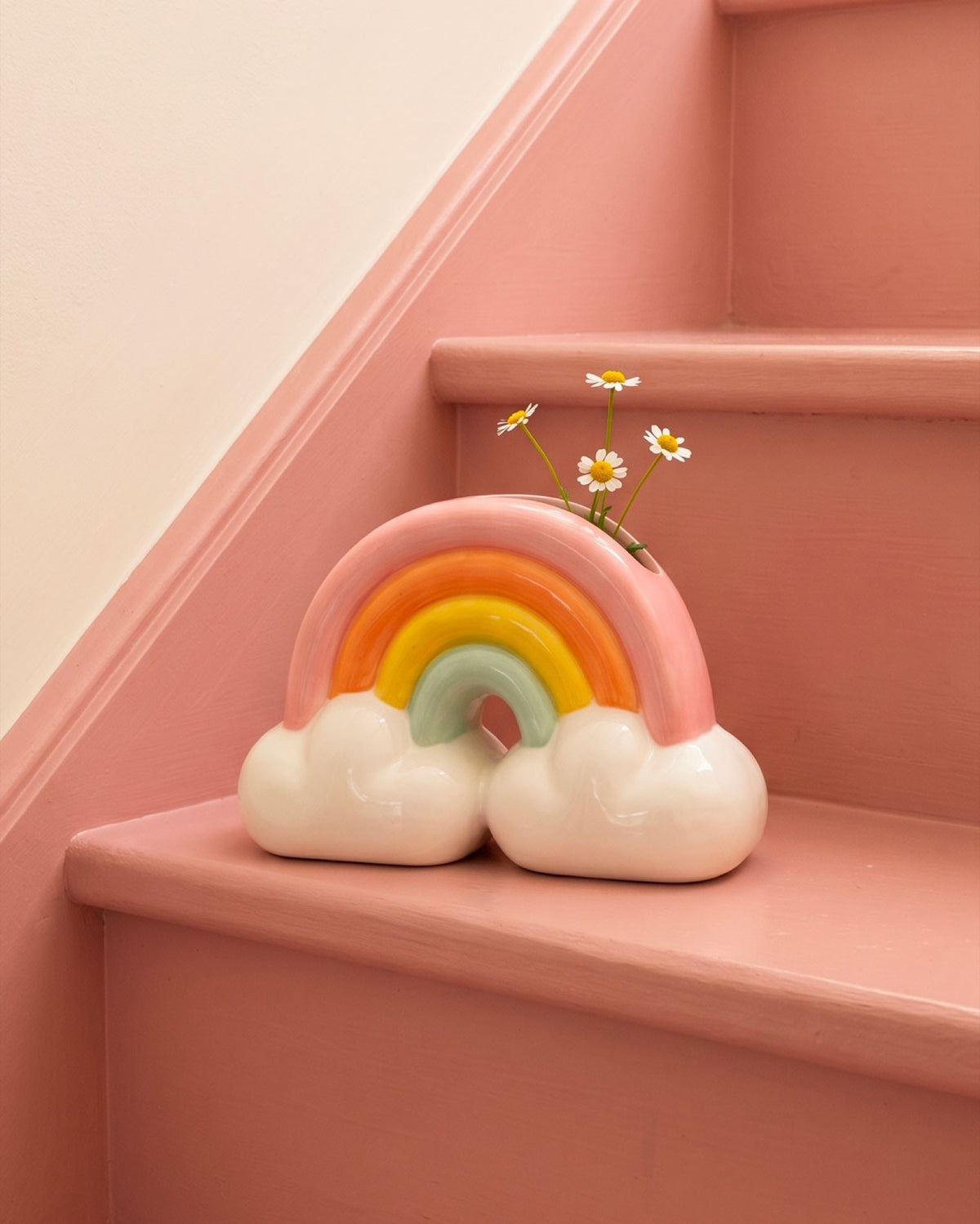 Vase Mini Arc-en-ciel en céramique — Upside Stories — Pastel — mise en situation 3 | Appart 17 Bruxelles