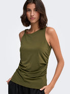 JDYMISTY Top sans manches drapé à encolure asymétrique — JDY — Dark Olive — porté 3 | Appart 17 Bruxelles
