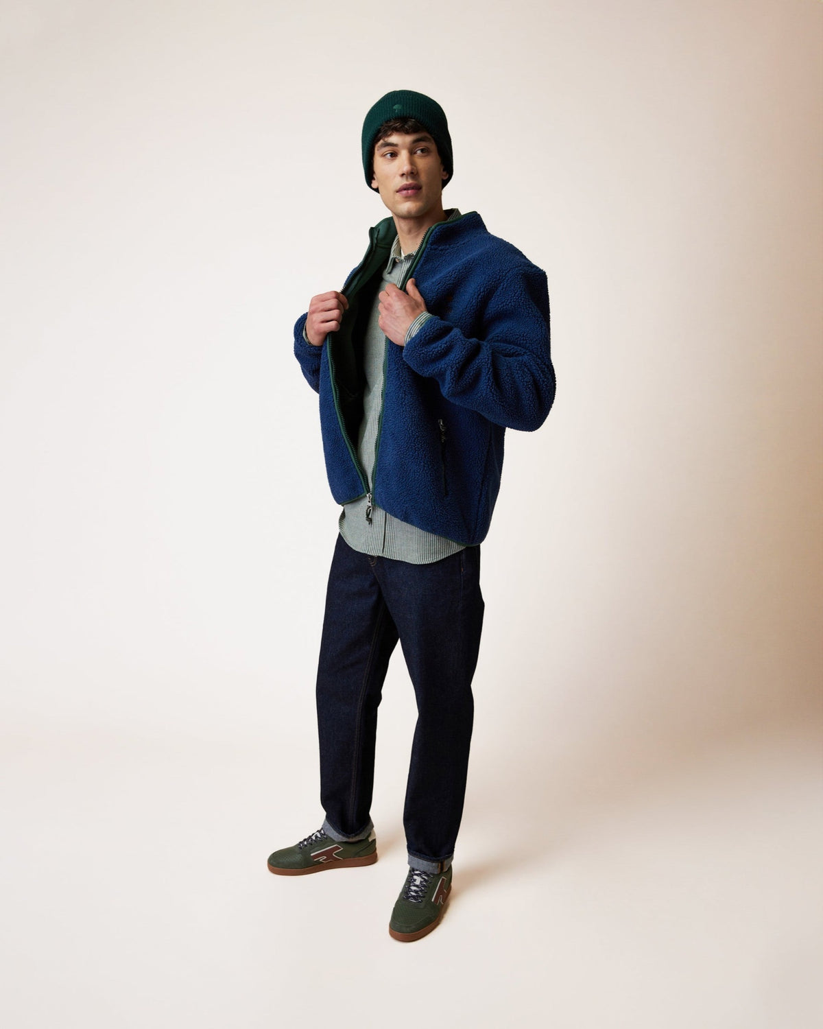 SENONCHE Veste polaire double face sherpa et micropolaire — FAGUO — Bleu foncé — porté, détail 6 | Appart 17 Bruxelles