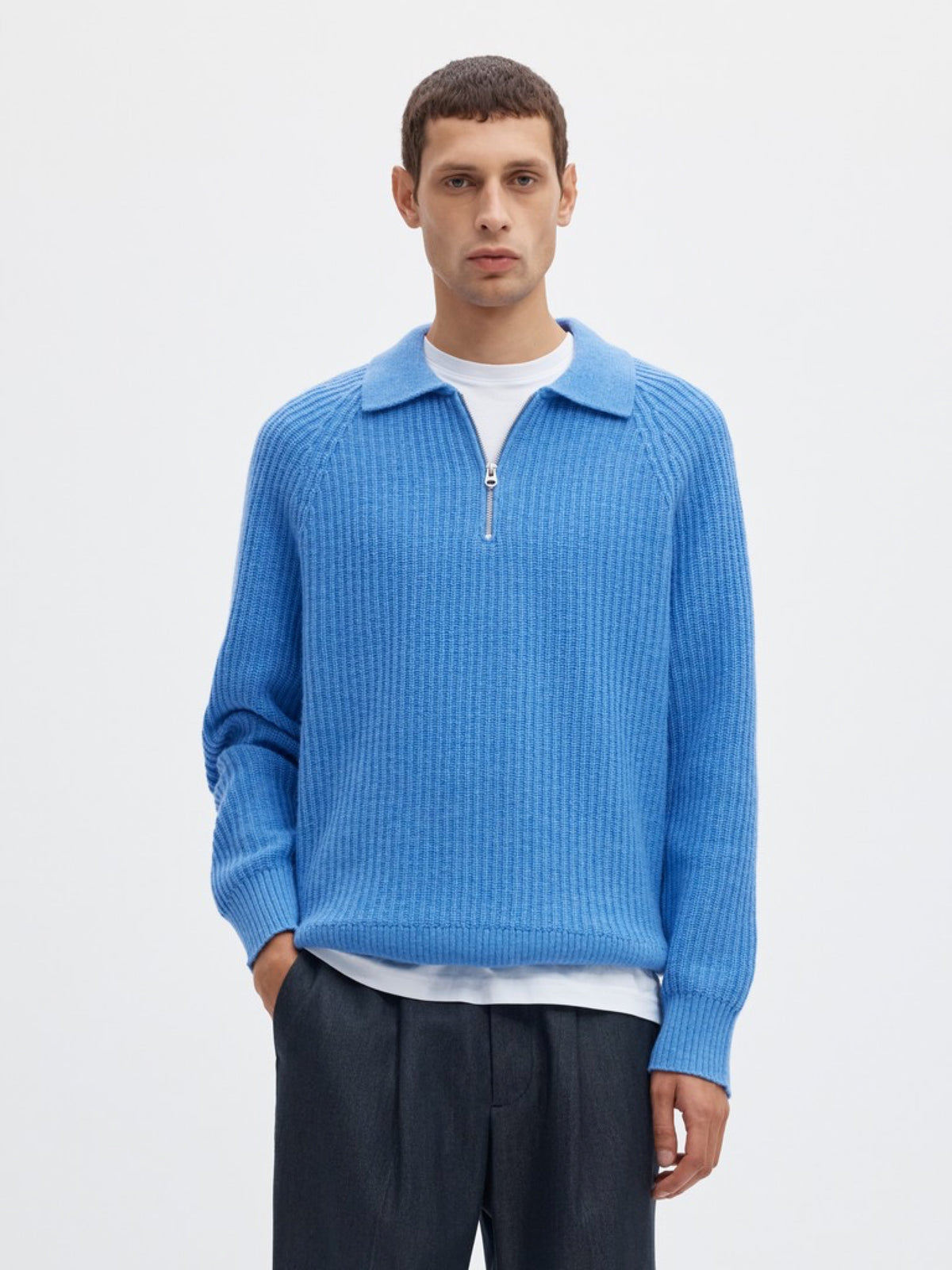 SLMBEN Pull col polo zippé en laine RWS — Selected Homme — Granada Sky — porté, de face | Appart 17 Bruxelles