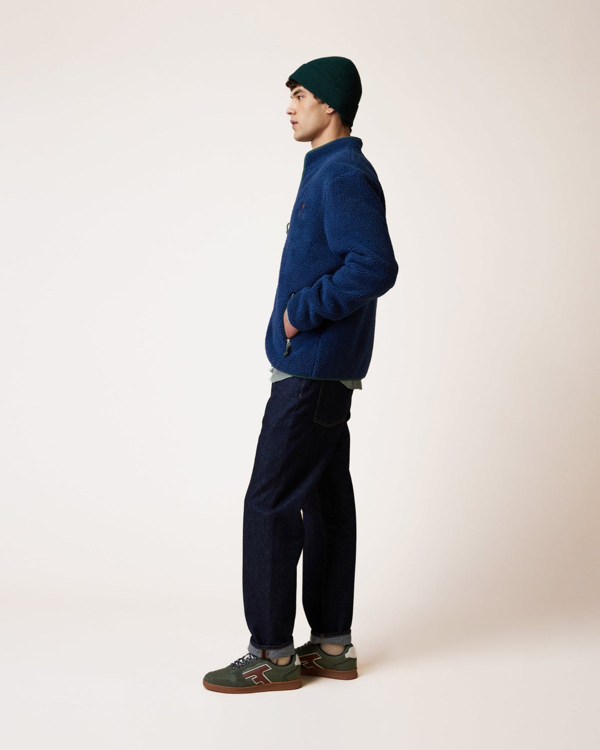 SENONCHE Veste polaire double face sherpa et micropolaire — FAGUO — Bleu foncé — porté, de profil 5 | Appart 17 Bruxelles