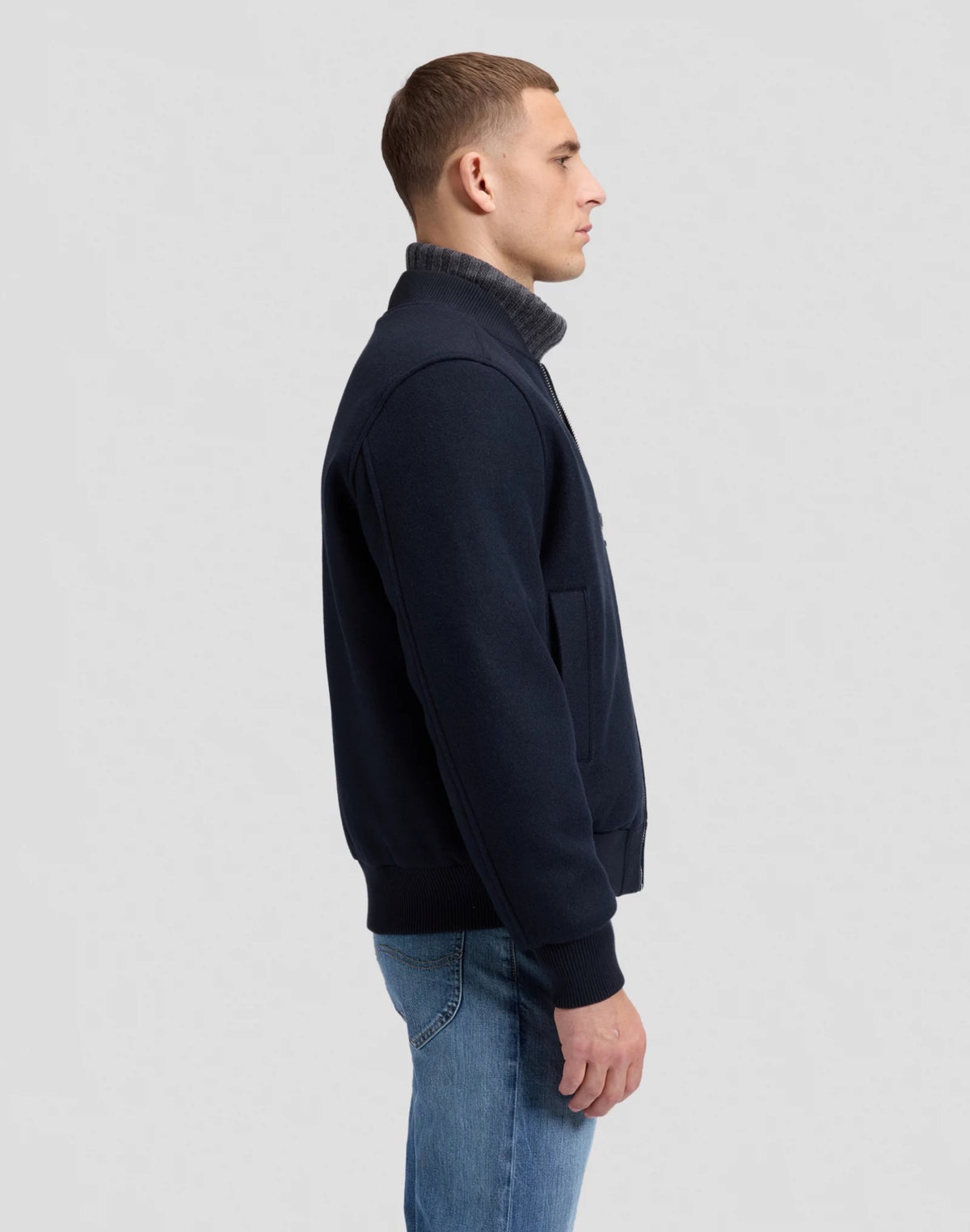 WOOL BOMBER Blouson zippé en laine mélangée, bords-côtes — Lee — Black — porté, de profil 3 | Appart 17 Bruxelles