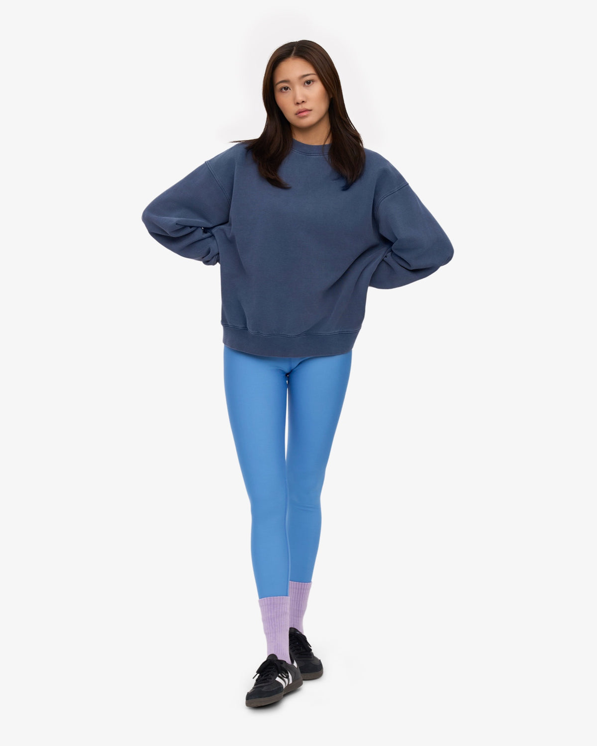 Organic Oversized Crew — Colorful Standard — Neptune Blue — porté en pied | Appart 17 Bruxelles
