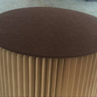 Plateaux en feutre de différentes couleurs - Parfaits pour nos tabourets: Jaune — Paper Lounge — vue de face | Appart 17