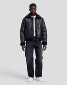 AVIATOR Blouson aviateur homme effet cuir, col chemise en sherpa — Lee — Black — porté, de face en pied, ouvert 2 | Appart 17 Bruxelles