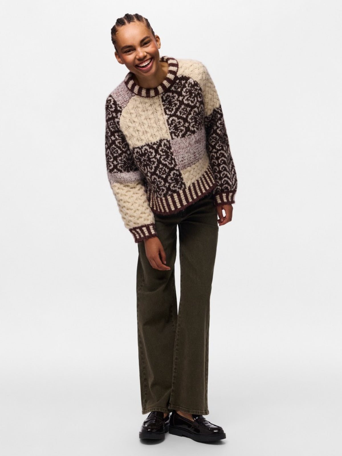 PCFUSION Pull oversize en grosse maille patchwork colorblock — Pieces — Greige — porté 3 | Appart 17 Bruxelles