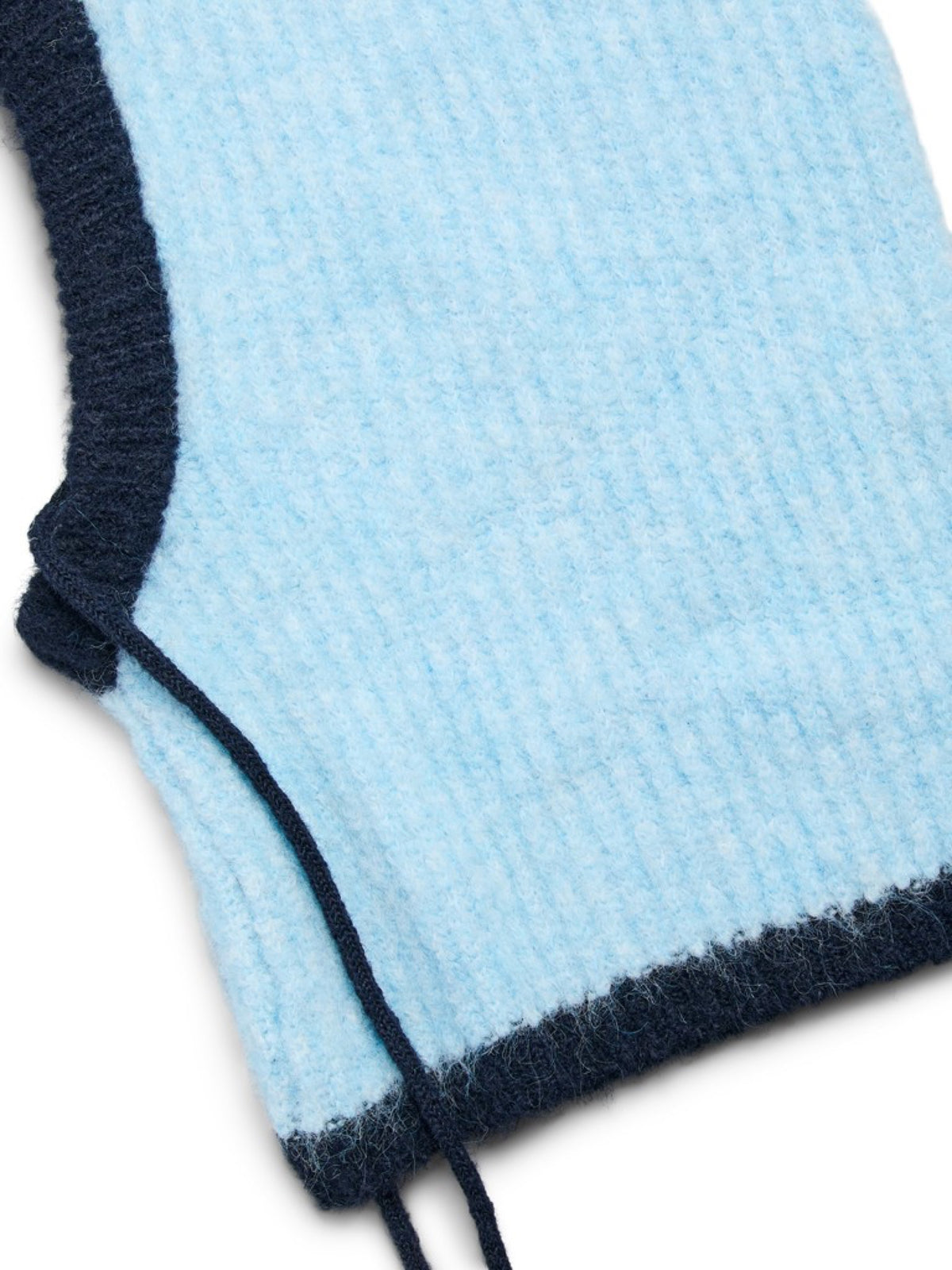 PCNAMBI Cagoule — Pieces — Cashmere Blue — gros plan matière | Appart 17 Bruxelles